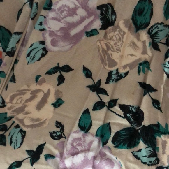 Aritzia joggers floral pattern - Picture 4 of 4